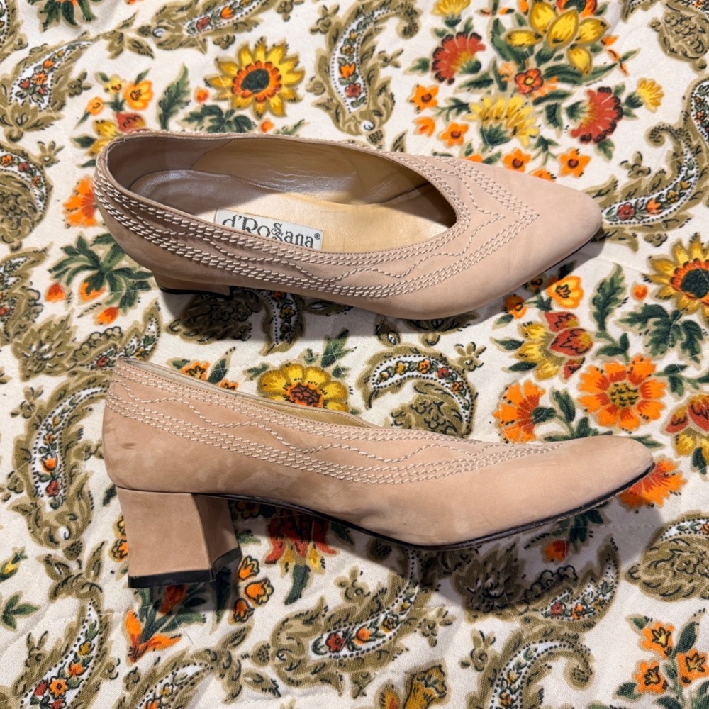 80s Vintage Beige Suede Leather Block Heel Pumps Embroidered Made Italy Size 7M